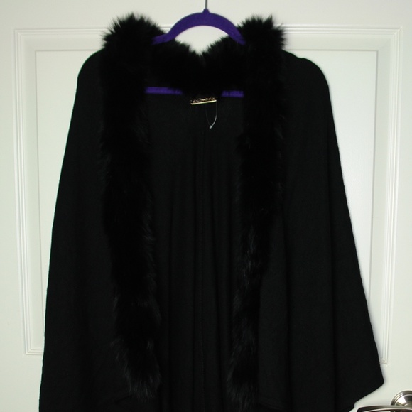 SOLD. NEW La Fiorentina Black Wool Blend Open Sweater Wrap Fox Fur Trim One Size - Picture 2 of 9